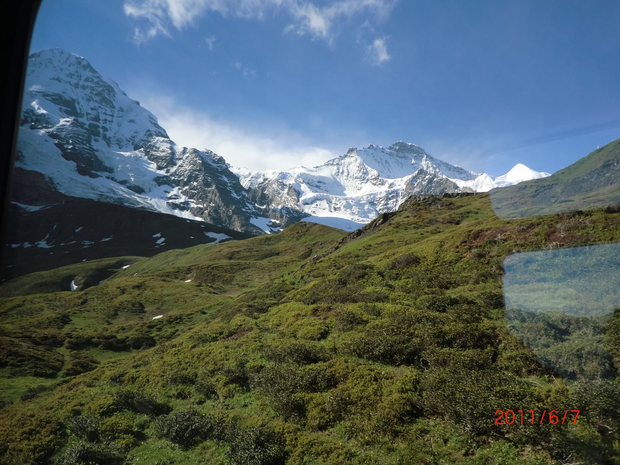 上阿尔比斯山少女峰途中风光