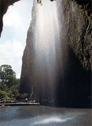 雁荡山瀑布：最飘渺的瀑布